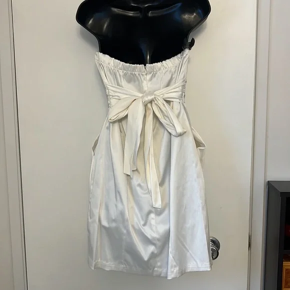 Formal dress - Picture 2 of 6